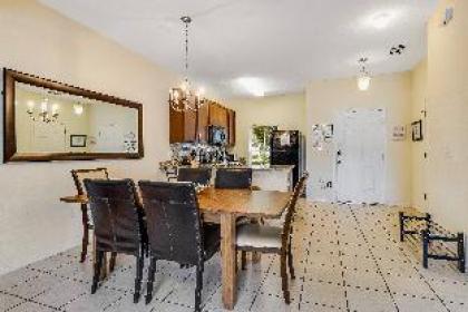 Vista: Beautiful 3 Bedroom TH in Gated Resort Comm - image 11