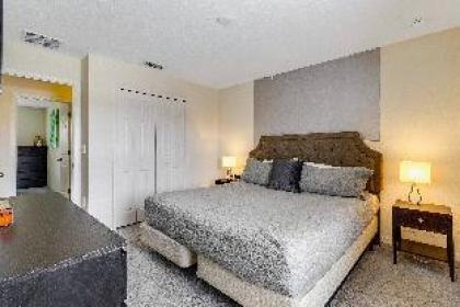Vista: Beautiful 3 Bedroom TH in Gated Resort Comm - image 15