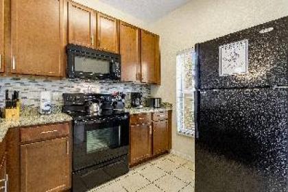 Vista: Beautiful 3 Bedroom TH in Gated Resort Comm - image 16