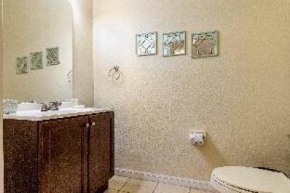 Vista: Beautiful 3 Bedroom TH in Gated Resort Comm - image 4