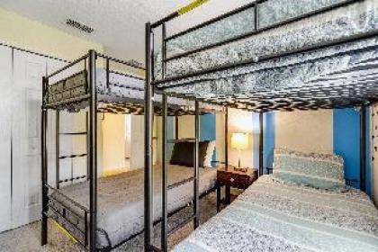 Vista: Beautiful 3 Bedroom TH in Gated Resort Comm - image 5