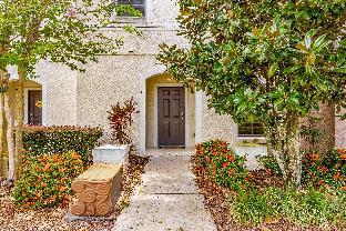 Vista: Beautiful 3 Bedroom TH in Gated Resort Comm - image 6
