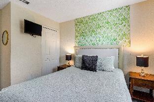 Vista: Beautiful 3 Bedroom TH in Gated Resort Comm - image 7
