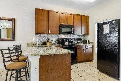 Vista: Beautiful 3 Bedroom TH in Gated Resort Comm - image 8