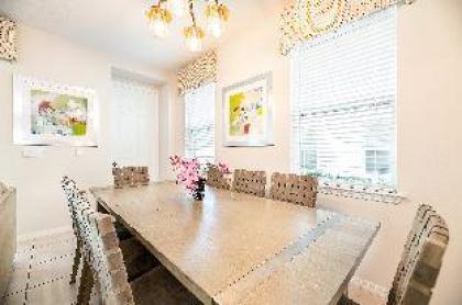 Sunny Retreat-Colorful Home Pool Great Location Orlando