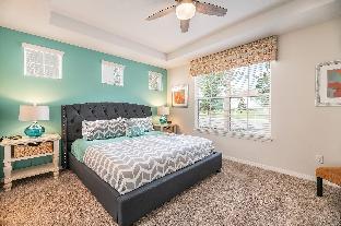 Sunny Retreat-Colorful Home Pool Great Location - image 2