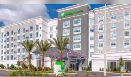 Holiday Inn & Suites Orlando Intl Drive South - image 2