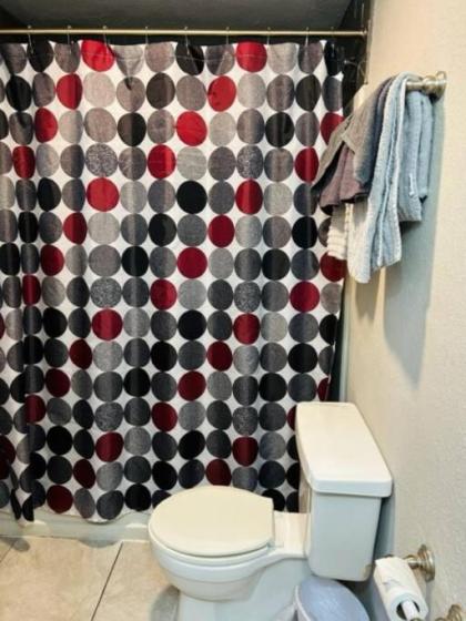 2BR Condo 1 mile from Universal - image 12