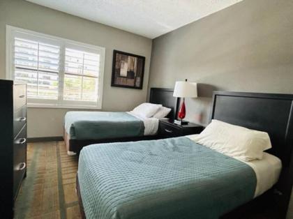 2BR Condo 1 mile from Universal - image 13