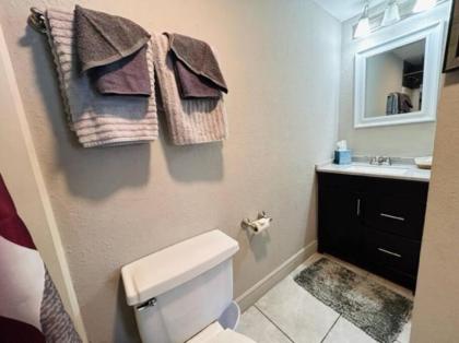 2BR Condo 1 mile from Universal - image 15
