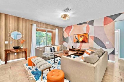 SUPER BIG- SLEEPs 30 w POOL & GAME ROOM