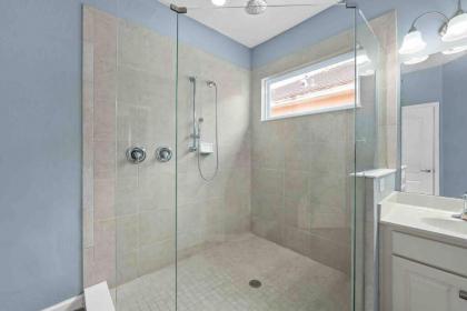 SUPER BIG- SLEEPs 30 w POOL & GAME ROOM - image 20