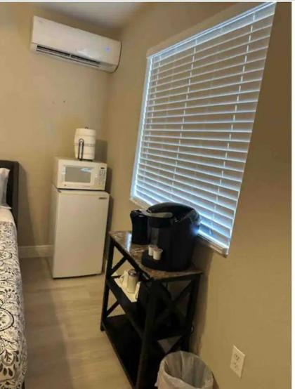 Charming Lakeview Retreat II only 5 Min Sea World - image 17