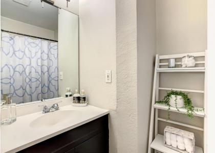 Charming Lakeview Retreat II only 5 Min Sea World - image 21