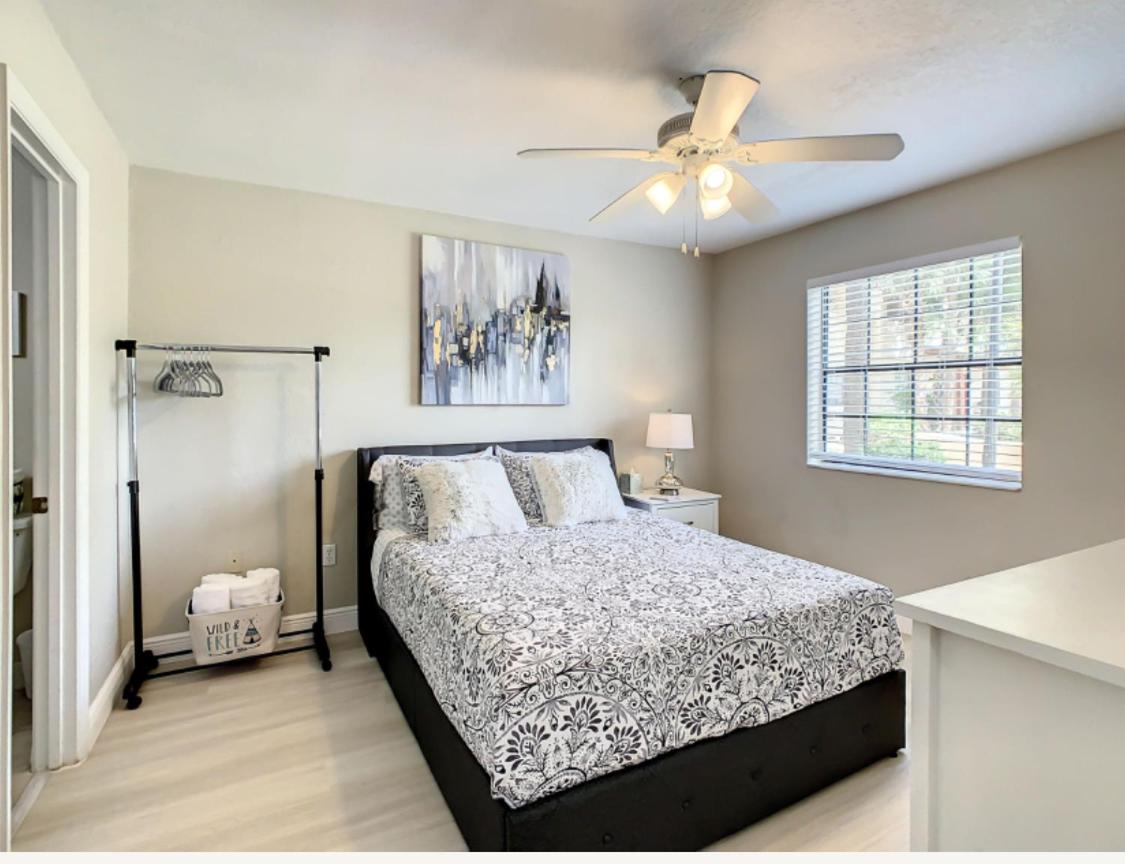 Charming Lakeview Retreat II only 5 Min Sea World - image 4