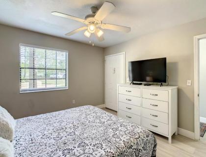 Charming Lakeview Retreat II only 5 Min Sea World - image 6