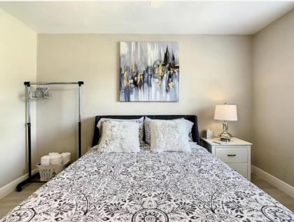 Charming Lakeview Retreat II only 5 Min Sea World - image 7