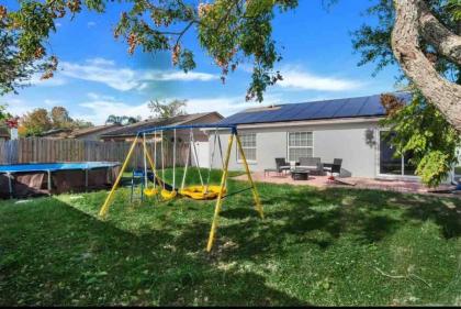 Cozy Orlando Stay With garden & Next to Disney Springs - image 2