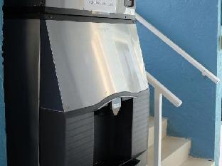 Monte Carlo Inn- Near Disney - image 2