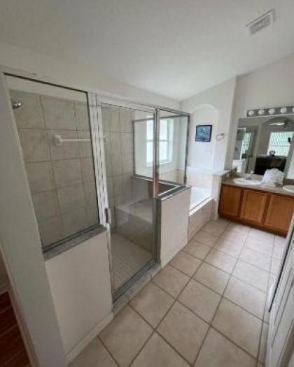 A beautiful home in a peaceful community - image 11