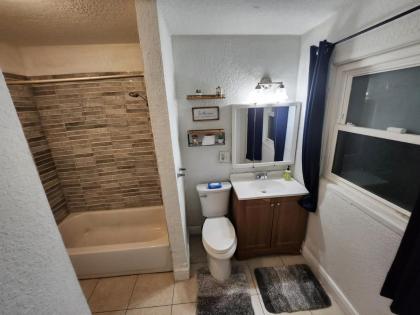 The East Orlando Beach House - image 15