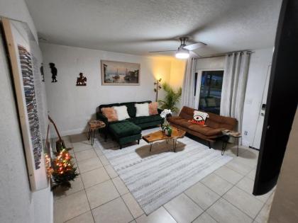 The East Orlando Beach House - image 18
