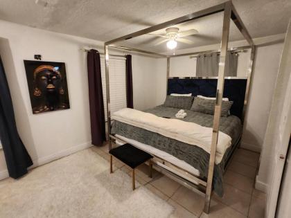 The East Orlando Beach House - image 3