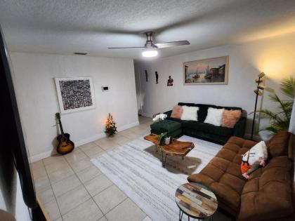 The East Orlando Beach House - image 30