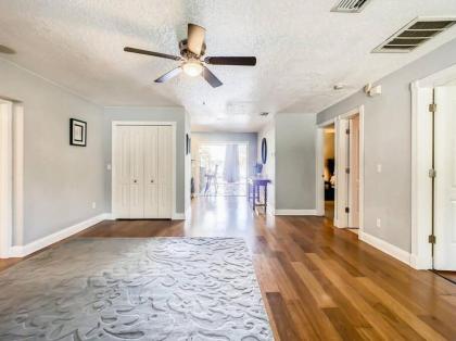 Pristine Lakeside 3BR Home w Private Pool - image 10