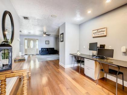 Pristine Lakeside 3BR Home w Private Pool - image 12