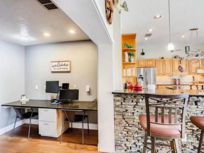 Pristine Lakeside 3BR Home w Private Pool - image 14