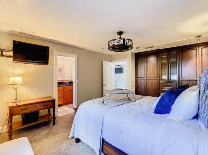 Pristine Lakeside 3BR Home w Private Pool - image 15