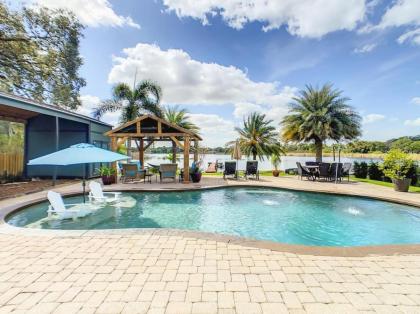 Pristine Lakeside 3BR Home w Private Pool - image 3