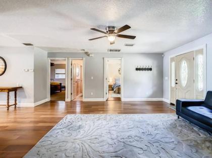 Pristine Lakeside 3BR Home w Private Pool - image 4