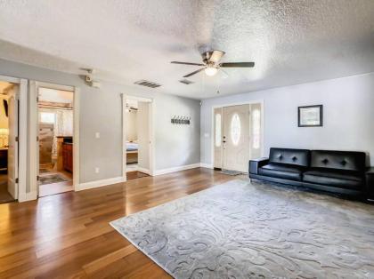 Pristine Lakeside 3BR Home w Private Pool - image 9