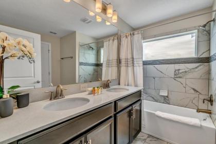 Championsgate 469 - Stylish townhouse with private plunge pool near Disney - image 16