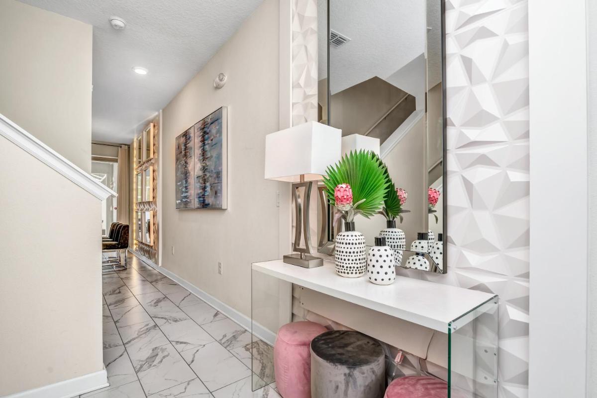 Championsgate 469 - Stylish townhouse with private plunge pool near Disney - image 5