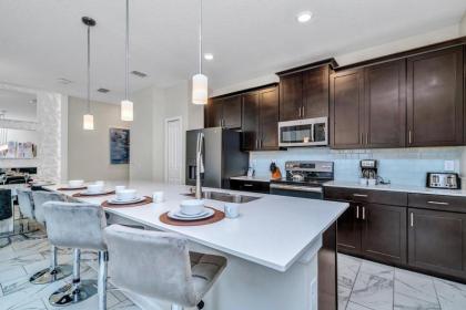 Championsgate 469 - Stylish townhouse with private plunge pool near Disney - image 6