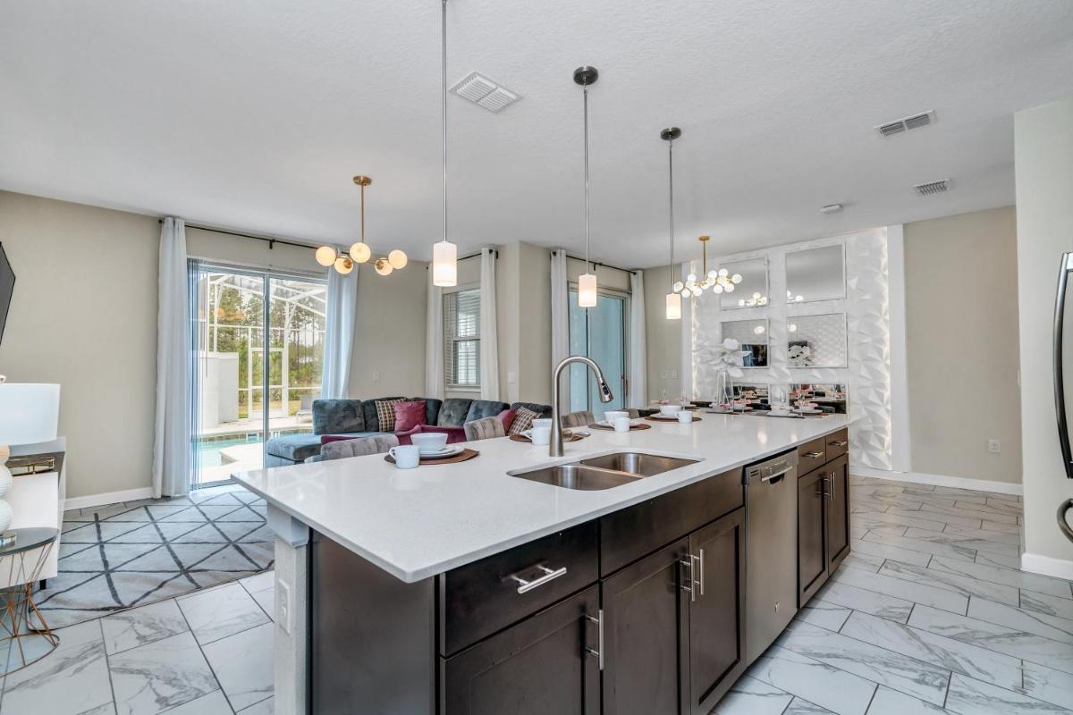Championsgate 469 - Stylish townhouse with private plunge pool near Disney - image 7