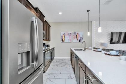 Championsgate 469 - Stylish townhouse with private plunge pool near Disney - image 8
