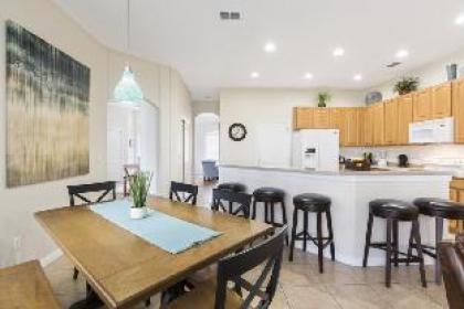 Luxury 5 Bed Pool Home - Golf Course Views 521 Florida