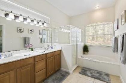 Luxury 5 Bed Pool Home - Golf Course Views 521 - image 10