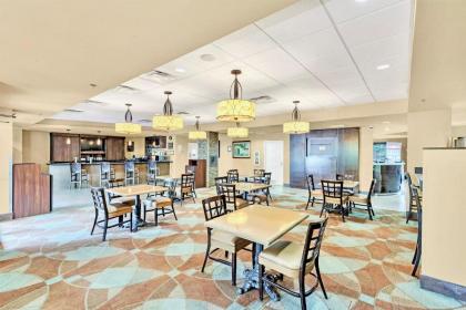 Apt Close to Universal Studios - W Hot tub Pool - image 10