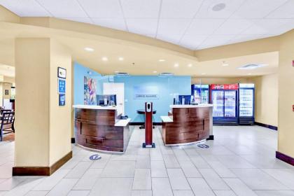Apt Close to Universal Studios - W Hot tub Pool - image 12