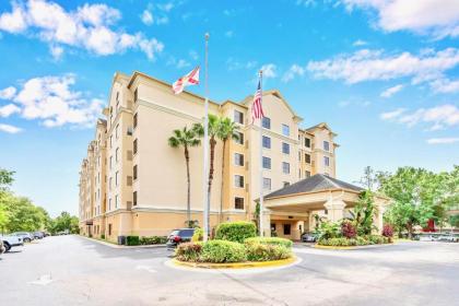 Apt Close to Universal Studios - W Hot tub Pool - image 2