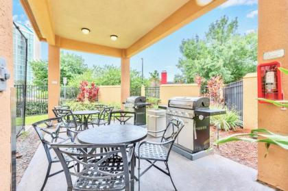 Apt Close to Universal Studios - W Hot tub Pool - image 4