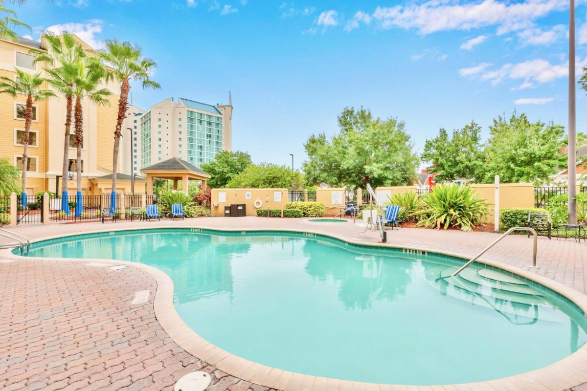 Apt Close to Universal Studios - W Hot tub Pool - image 6