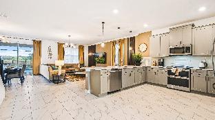 Storey Lake Fantastic Star Wars Villa With Lakeview 2913 - image 5