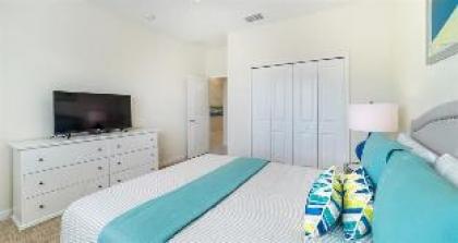 Lakeview 6BR Pool SPA Home w/ Clubhouse Waterpark - image 2
