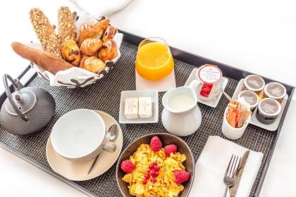 Hotel Marignan Champs-Elysees - image 15